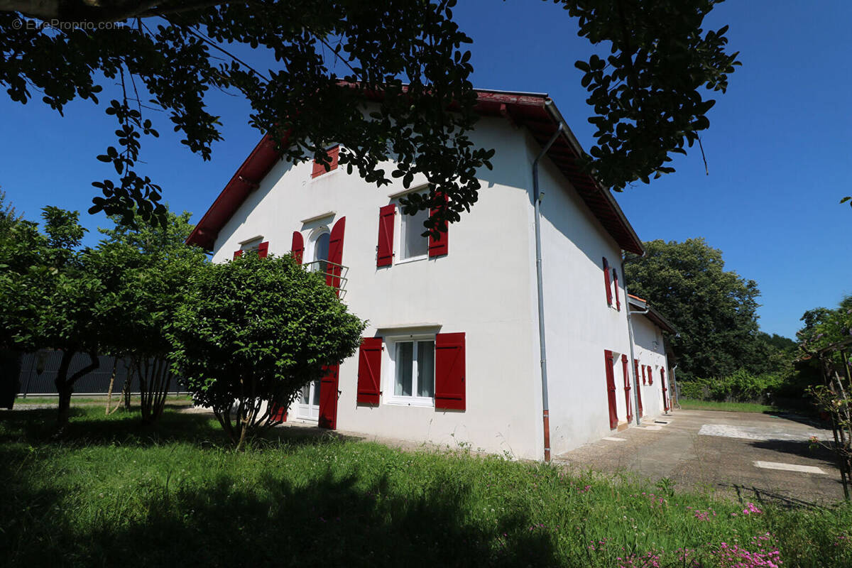 Maison à RIVIERE-SAAS-ET-GOURBY