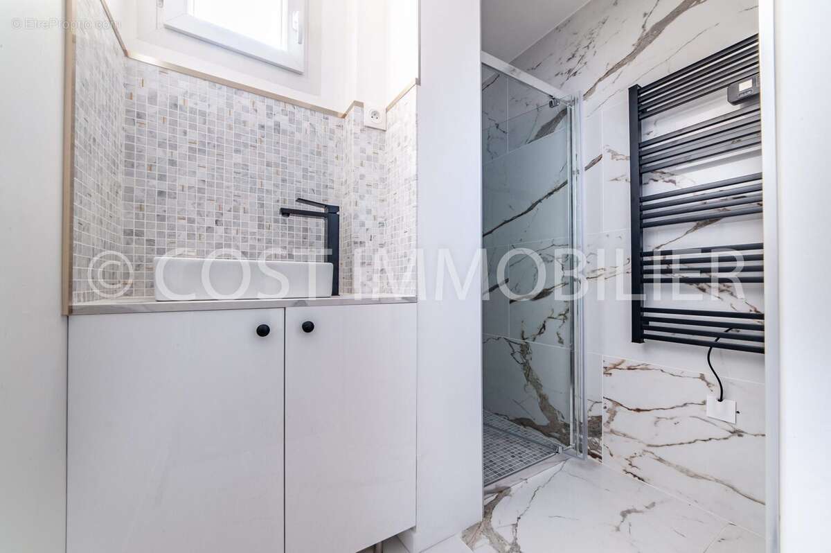 Appartement à COURBEVOIE