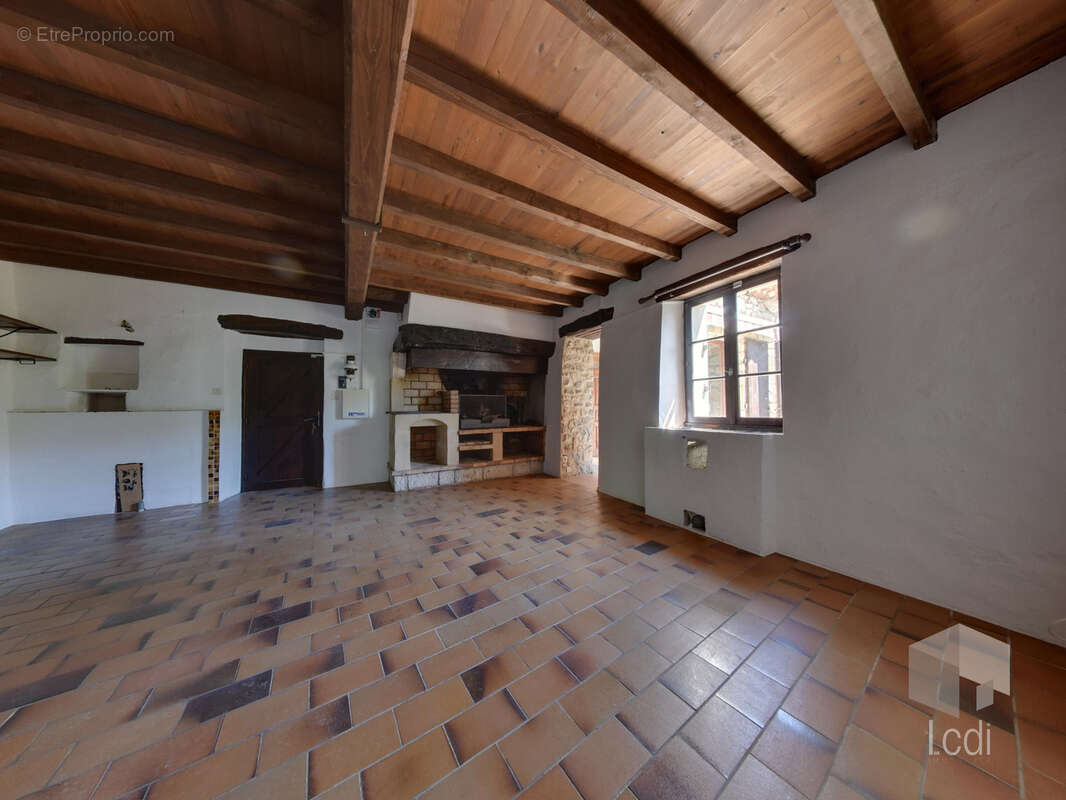 Maison à MIRMANDE