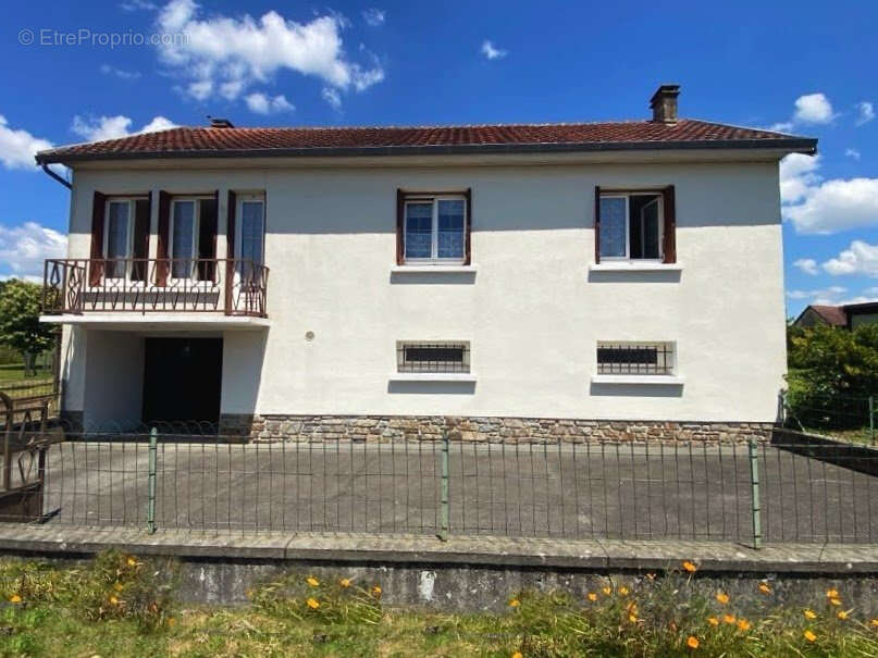Maison à LANOUAILLE