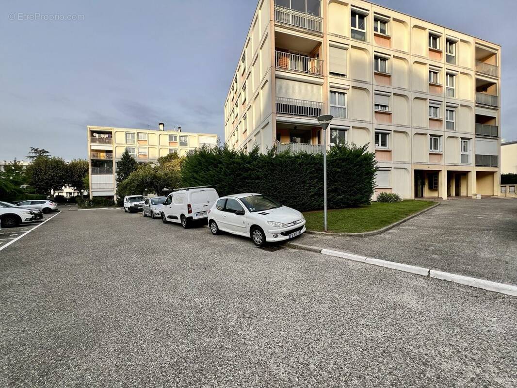 Appartement à DECINES-CHARPIEU