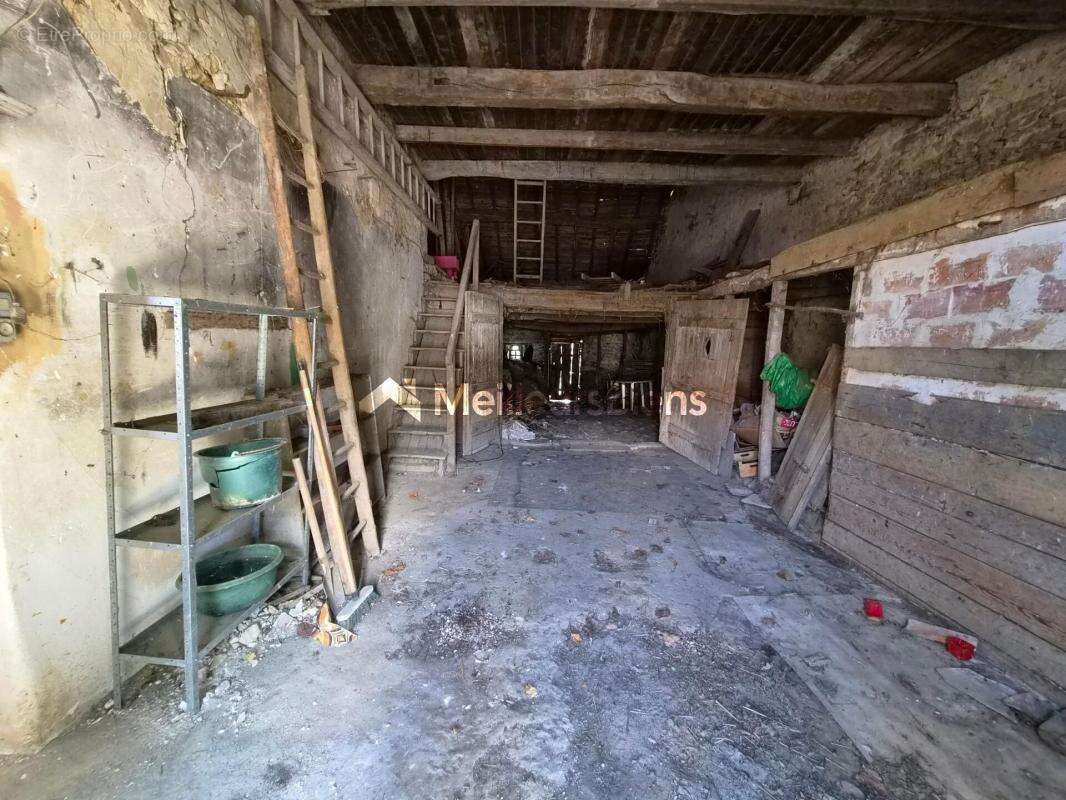 Maison à rénover situé à Montigny le Roi - photo 22