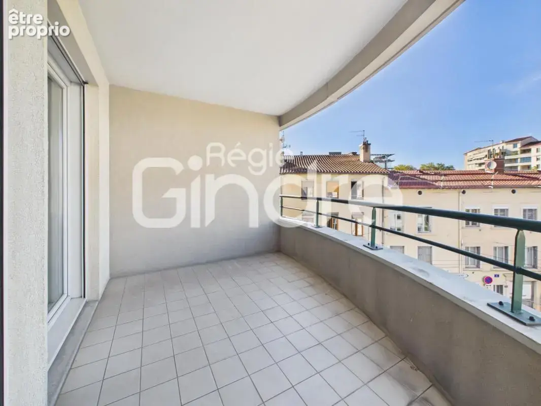 Vente - Appartement - 2 pièces + cuisine - 52 m² - 258 000 € - - photo 4