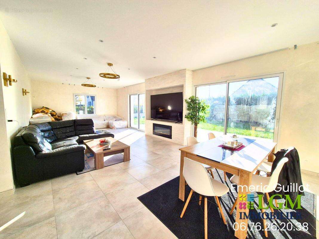 Maison à VILLEBAROU