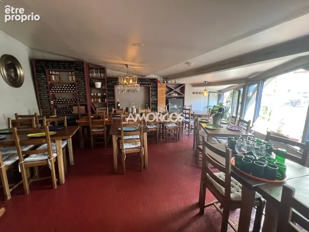Vente murs commerciaux au coeur du village classe - photo 3