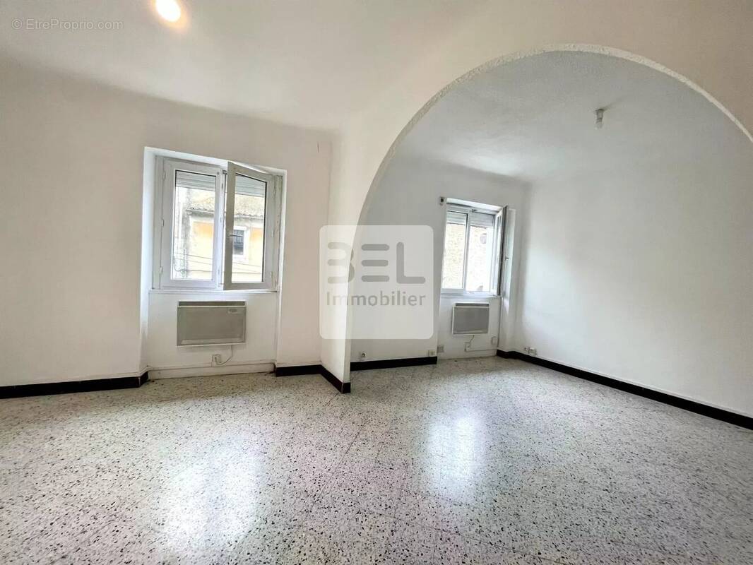 Appartement à BAGNOLS-SUR-CEZE