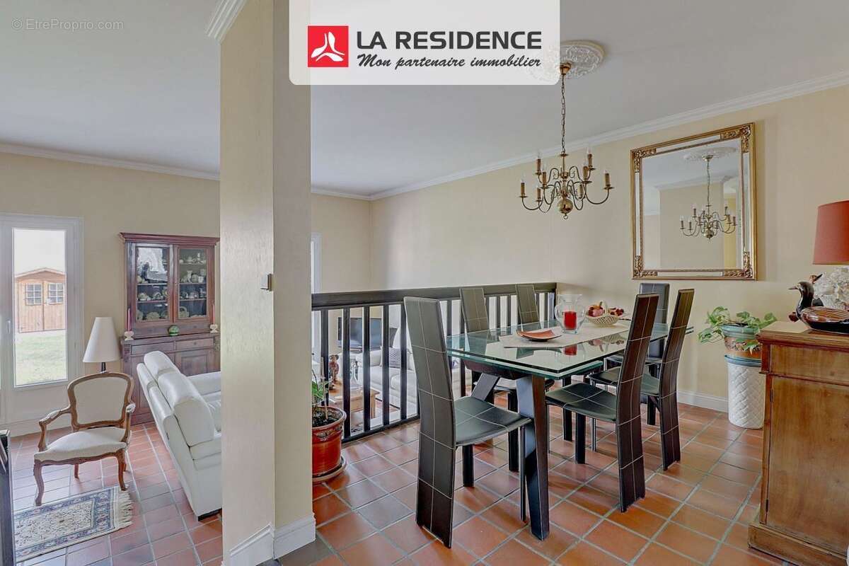 Maison à JOUY-LE-MOUTIER