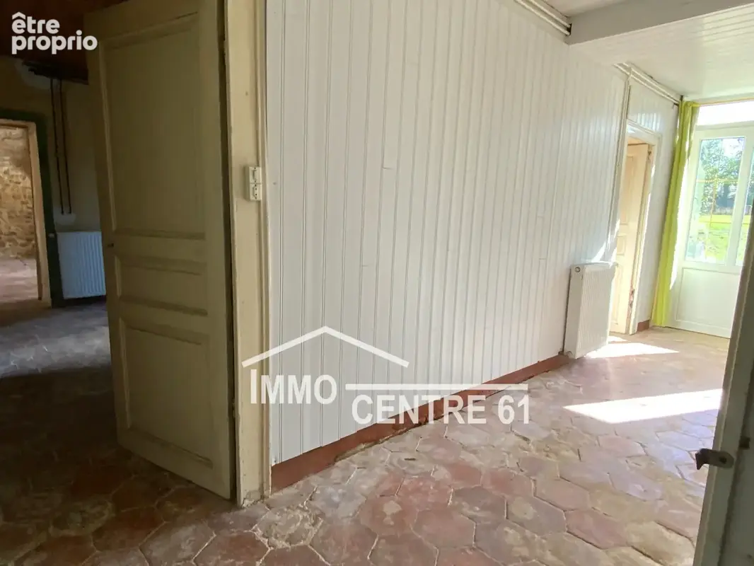 Longère à rénover et dépendances sur 5600m2 de terrain - photo 9