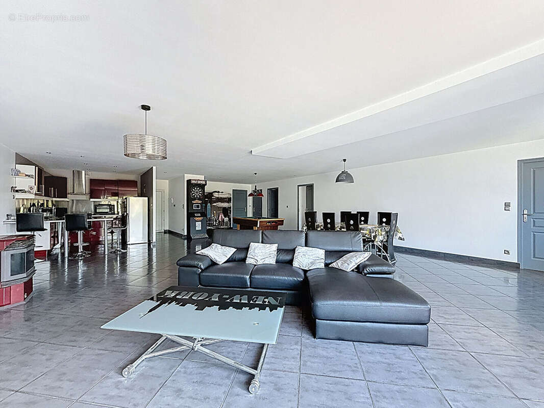 Maison à NEUFCHATEAU