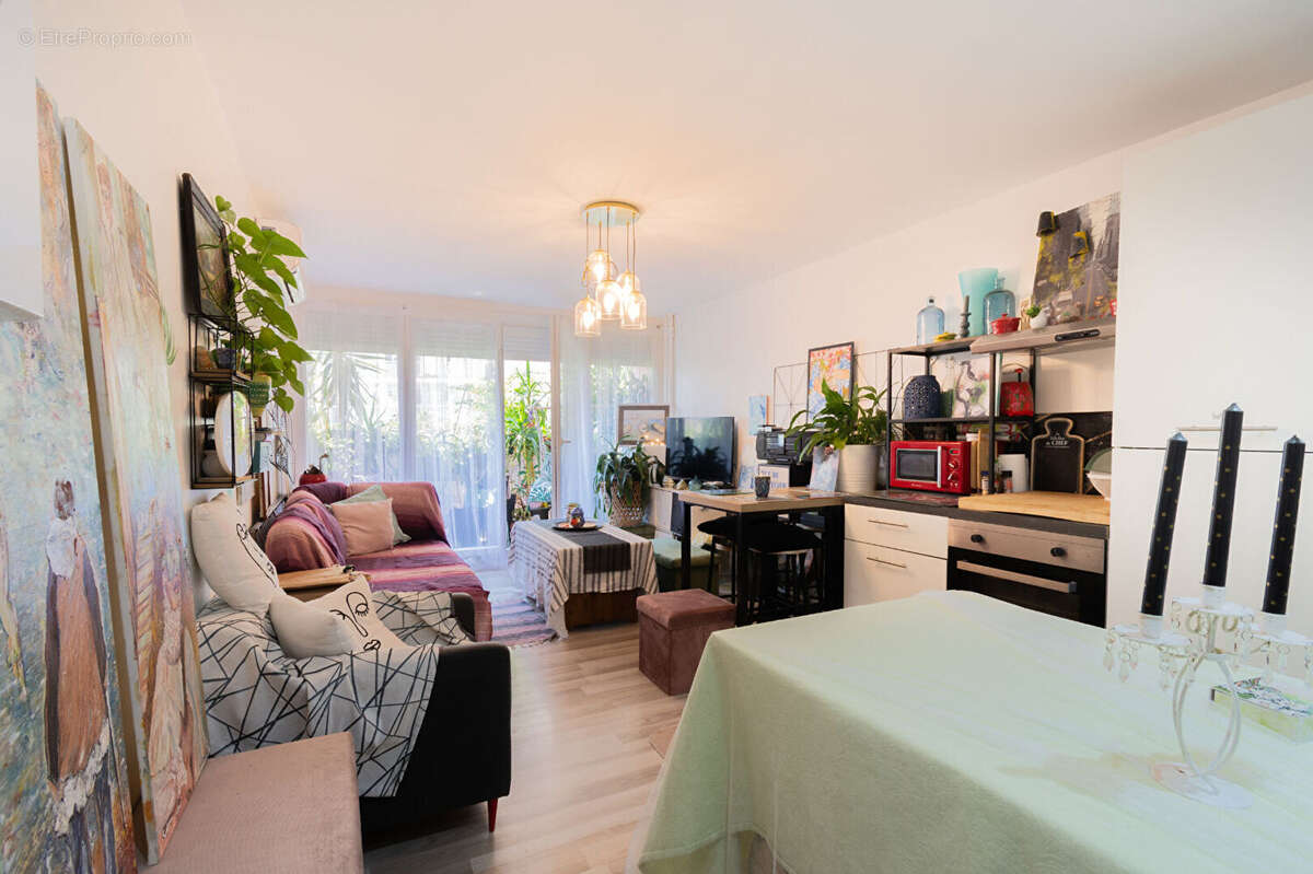 Appartement à MARSEILLE-5E