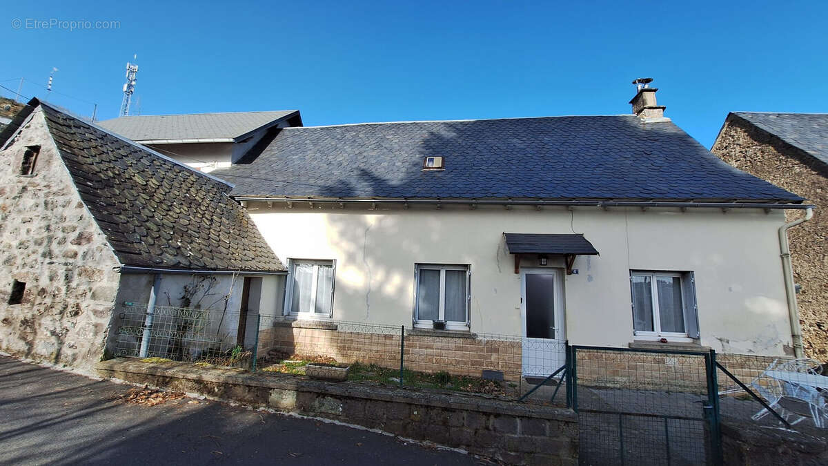 Maison à BESSE-ET-SAINT-ANASTAISE