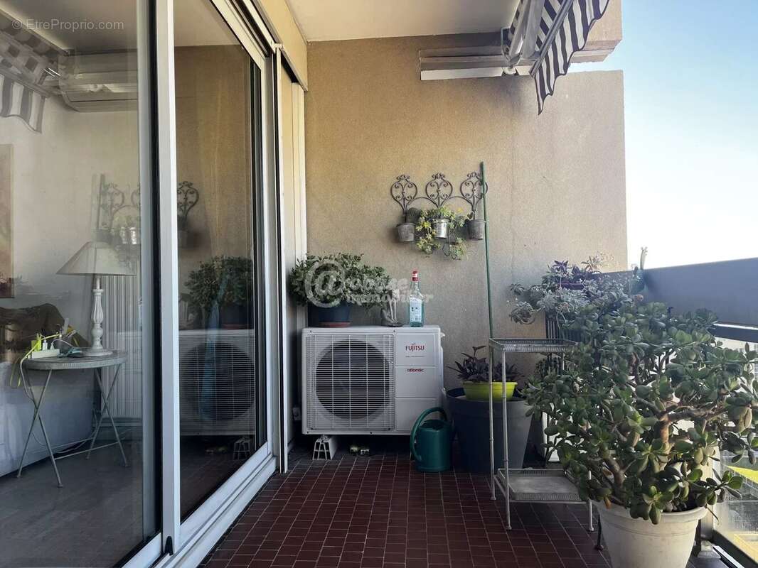 Appartement à MARSEILLE-1E