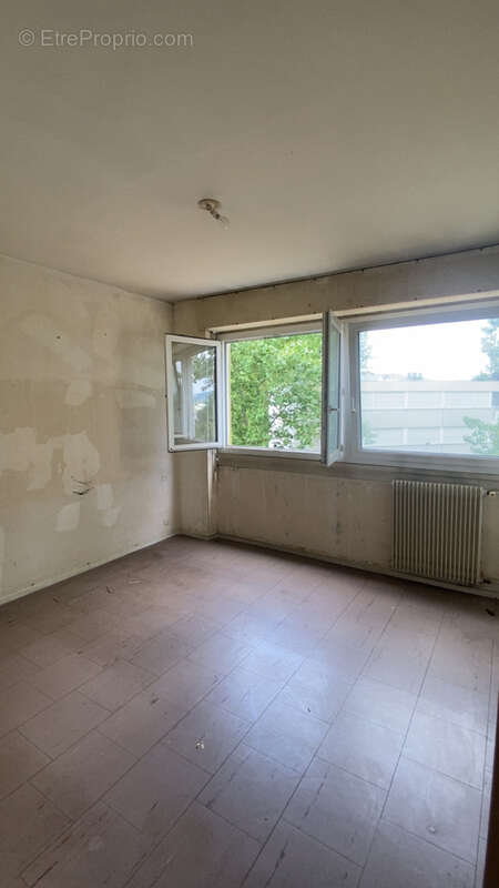 Appartement à rénover de 67 m2 habitables proche centre ville - photo 8