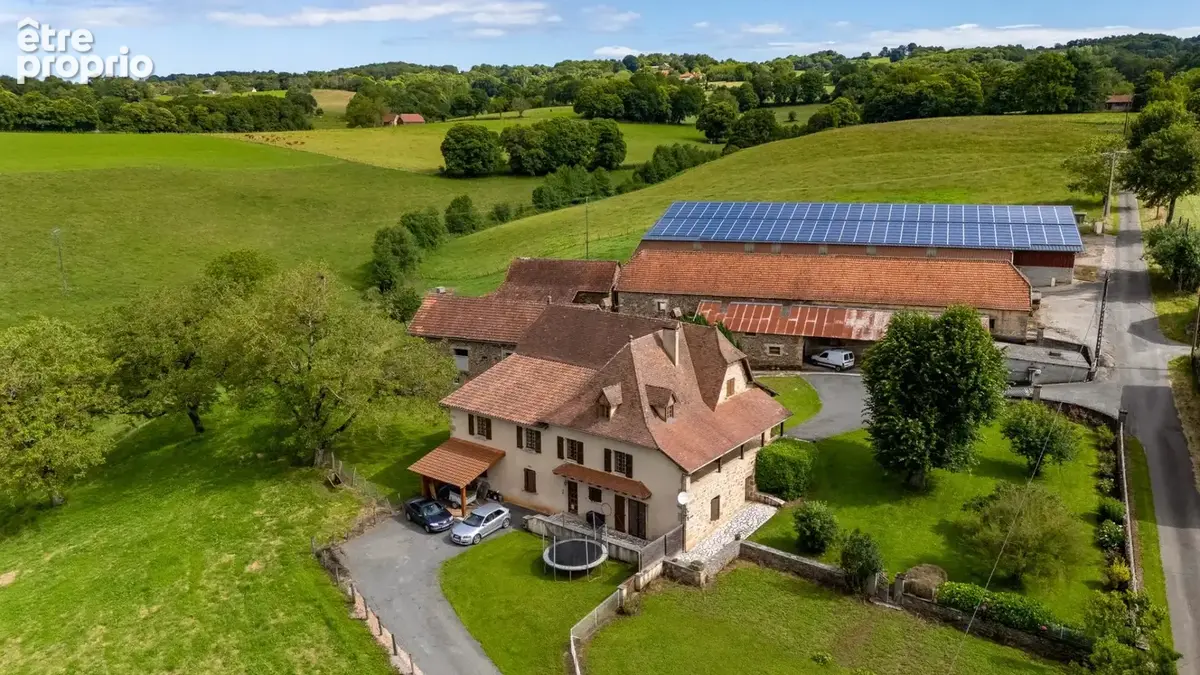 Un joyau rural — ferme, appartement, granges et 1,6 hectare. - photo 18