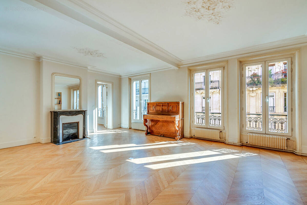 Appartement à PARIS-10E