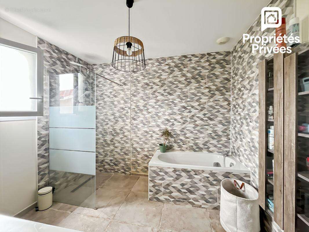 Maison Parempuyre  120m2  Jardin 382m2  Piscine  369 000 - photo 15