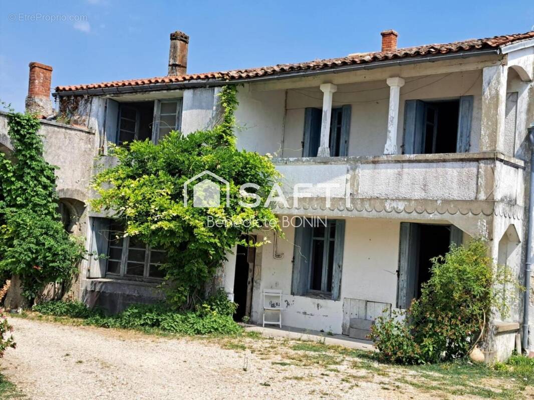 Photo 1 - Maison à CHAILLEVETTE