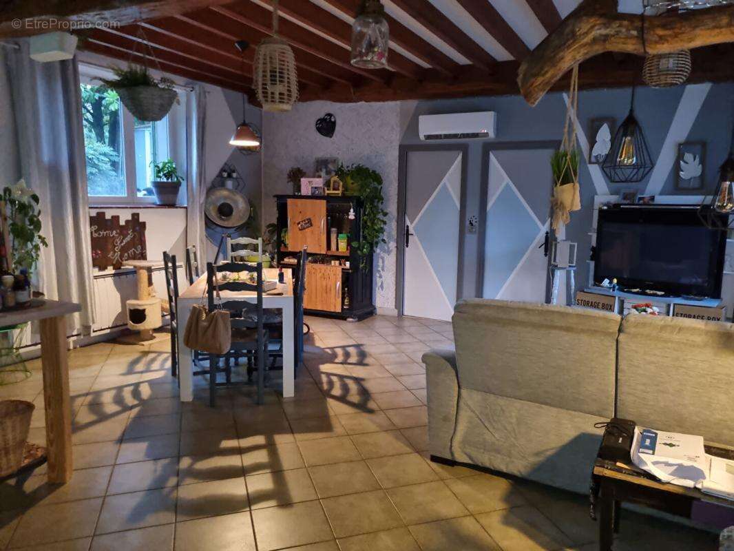 Maison à LES BORDES