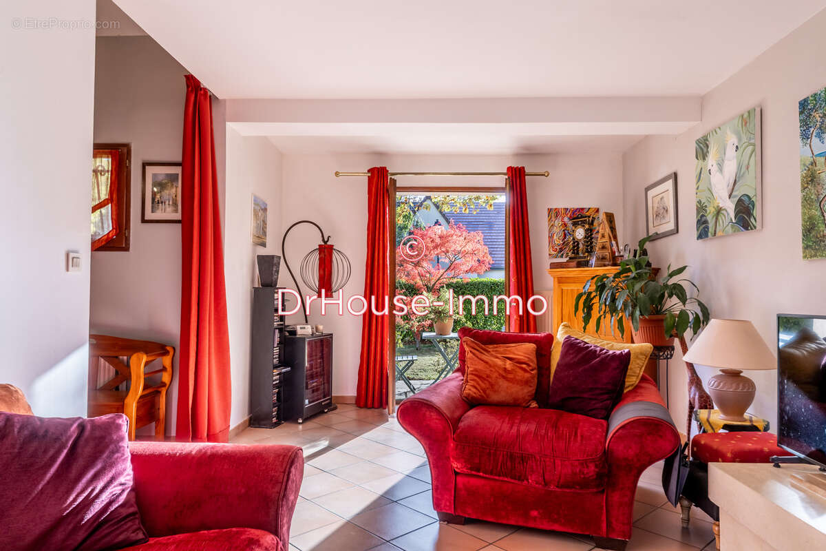 Maison à DAMPIERRE-EN-YVELINES