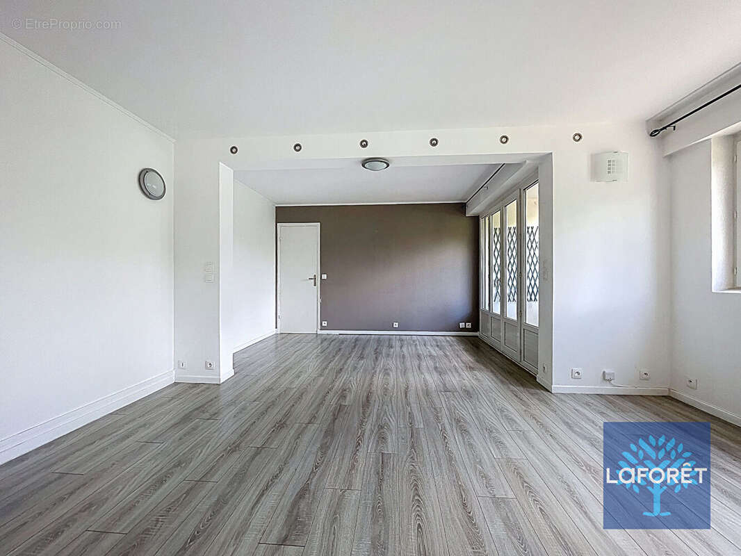 Appartement à CHILLY-MAZARIN