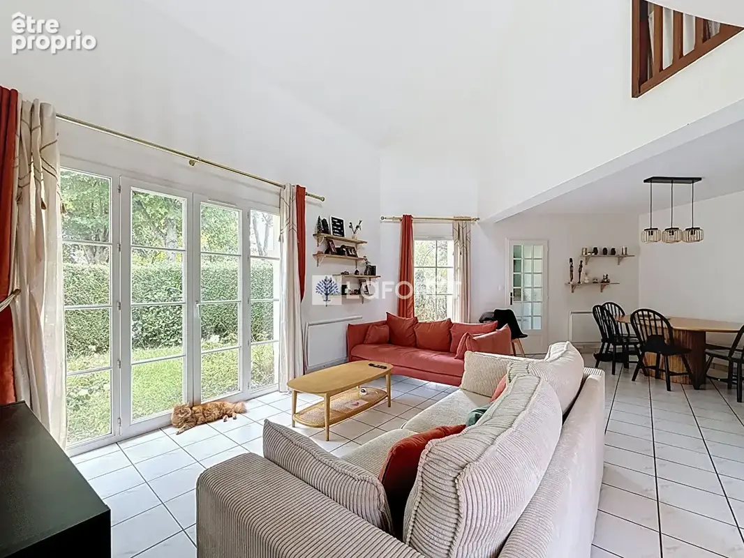 Maison contemporaine avec salon cathédrale - photo 2