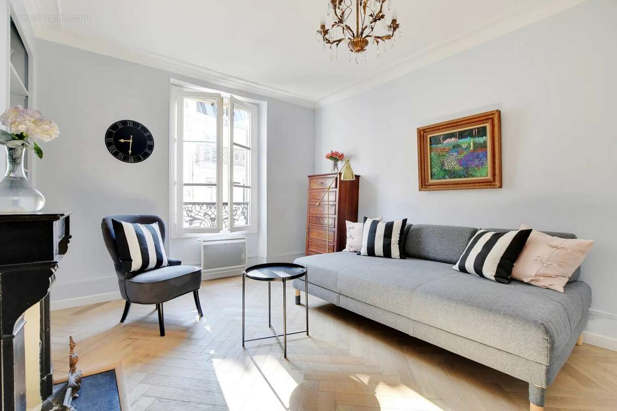 Appartement à PARIS-7E