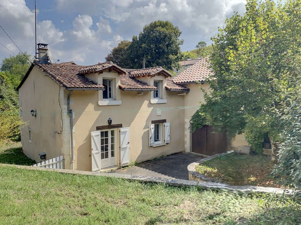 Maison à GRUN-BORDAS