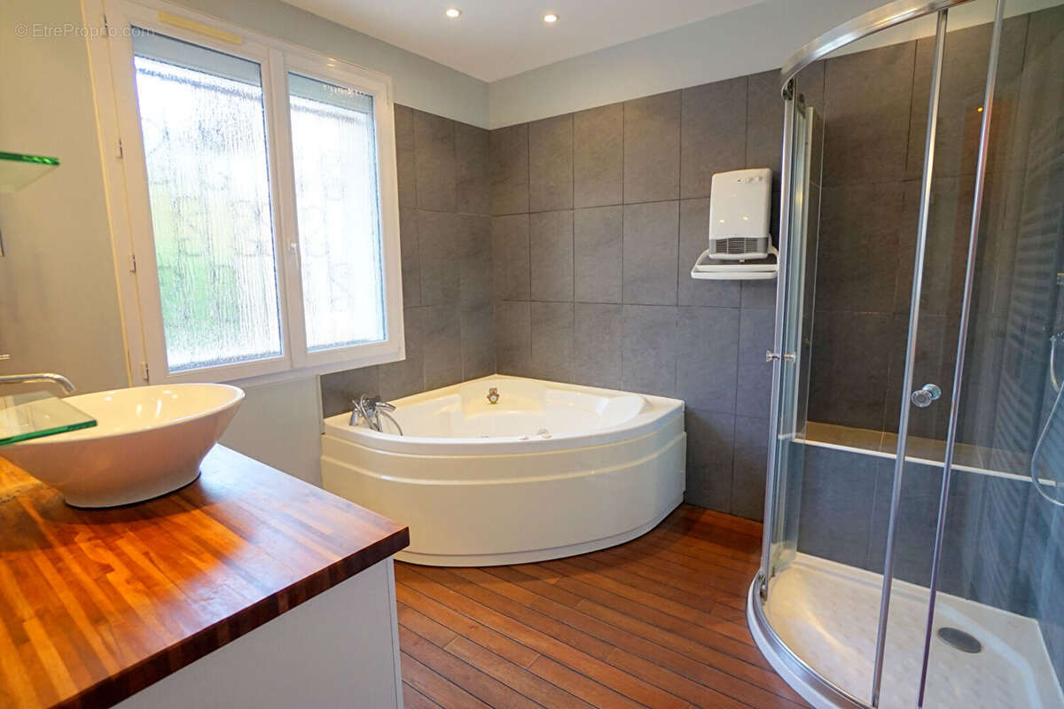 Maison à MEZIERES-SUR-SEINE