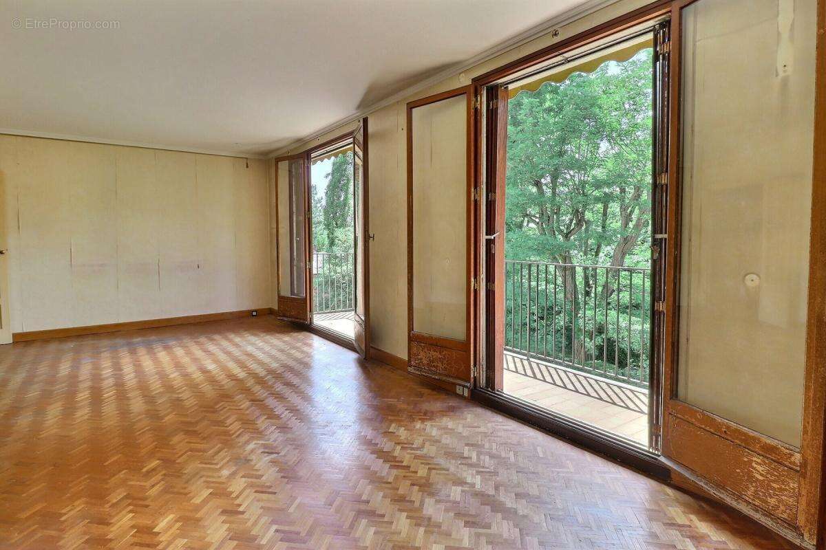 Appartement à MAREIL-MARLY