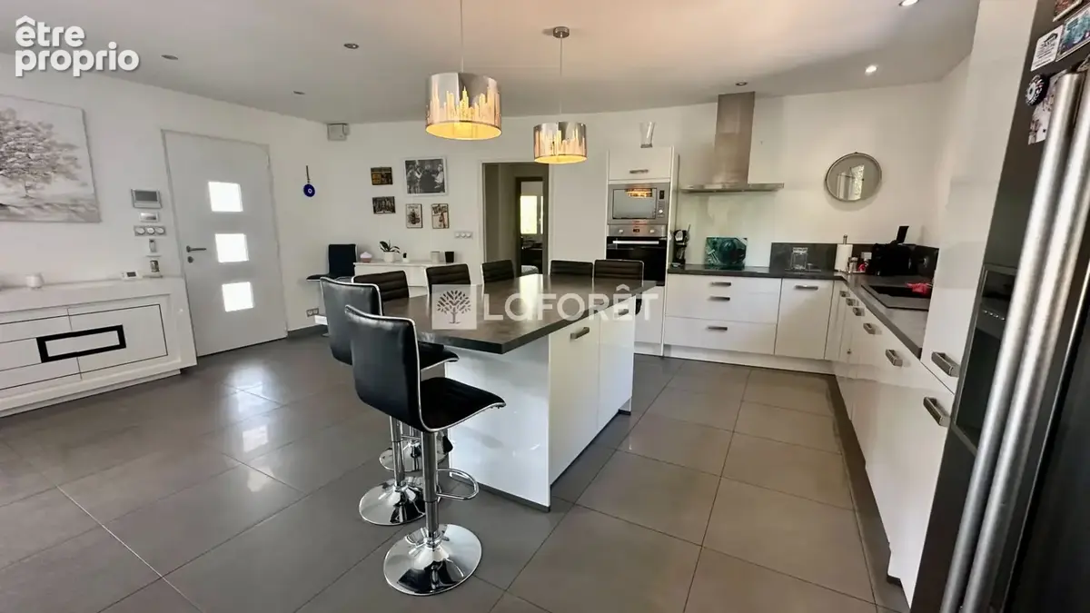 Maison Cuges Les Pins 6 pièces 3 chambres 140 m2 avec piscine - photo 6