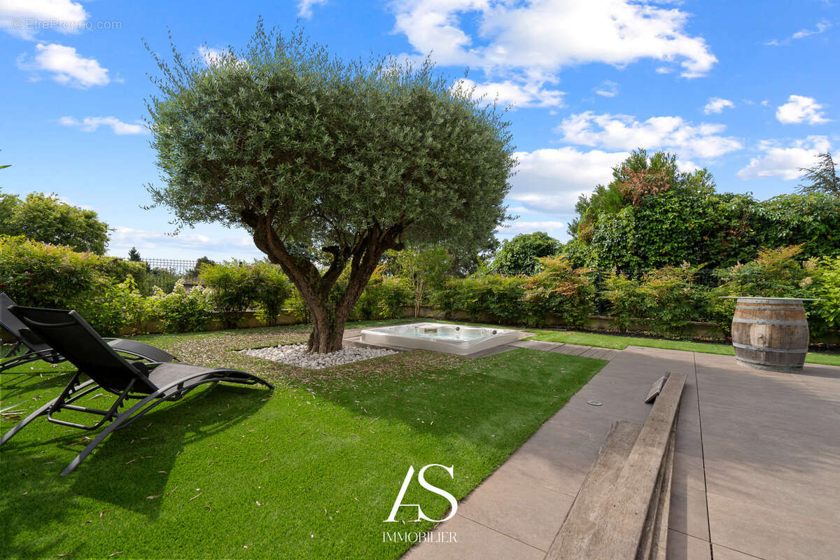 Maison à COLLONGES-AU-MONT-D&#039;OR