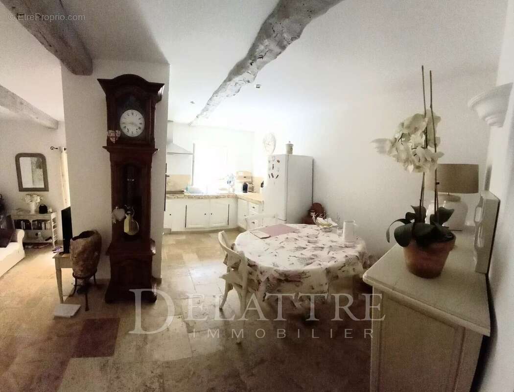 Appartement à CHATEAUNEUF-GRASSE