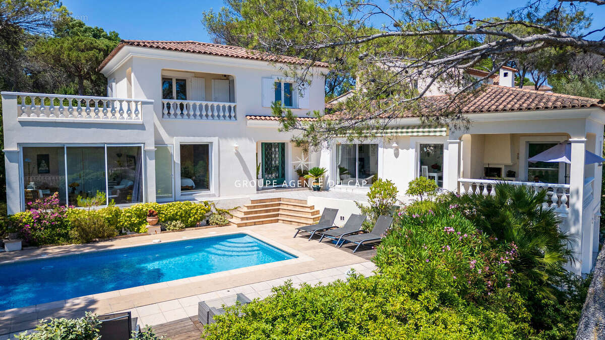 Coeur des golfs Villa 6 pièces avec vue dégagée, piscine et garage - photo 2