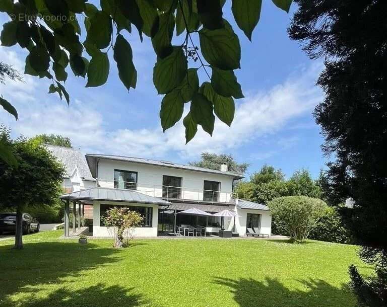 Maison à LA CELLE-SAINT-CLOUD