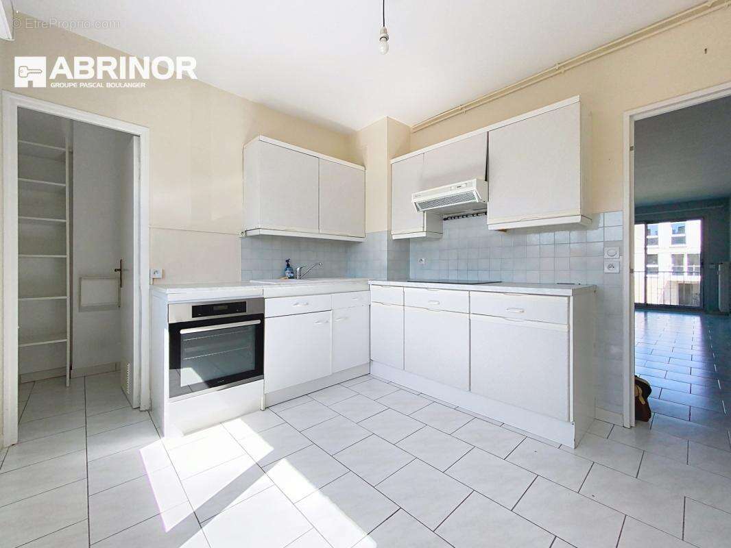 Appartement T3 - 70m² habitable - photo 5