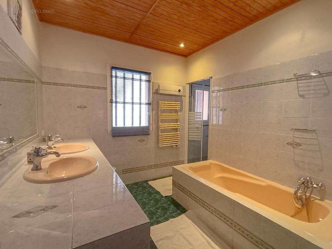 Maison à LA GARDE-FREINET