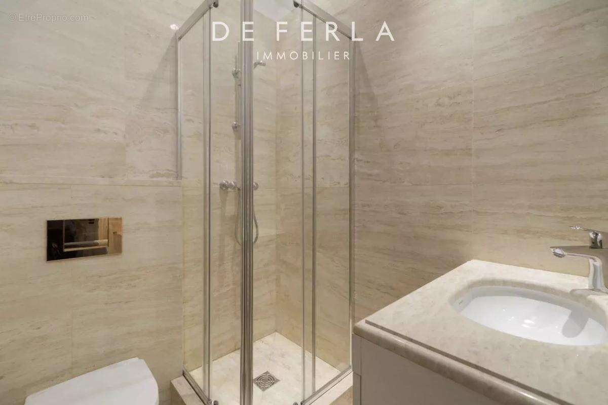 Appartement à PARIS-8E