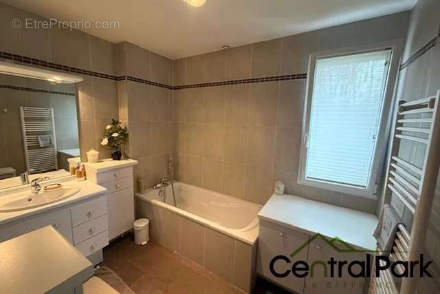 Maison à LE PERREUX-SUR-MARNE