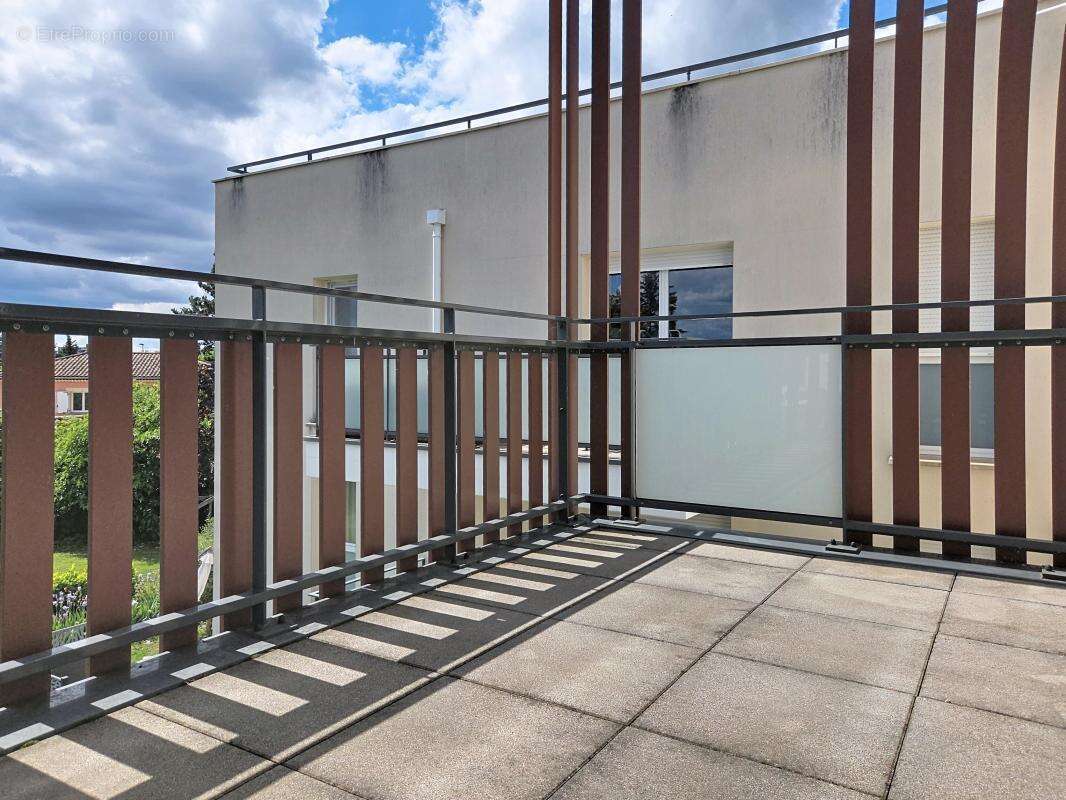 Appartement à MEYZIEU