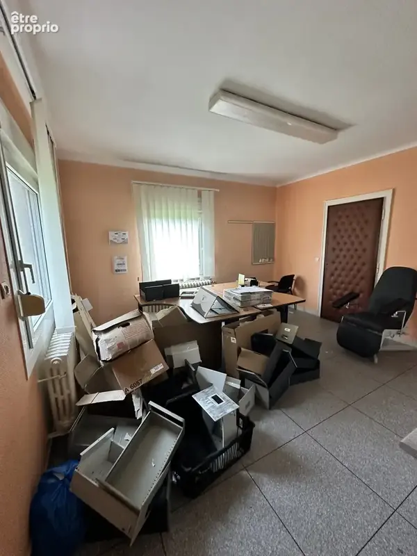 Ancienne maison medicale de 75.50m2 sur 3.54 ares - photo 11