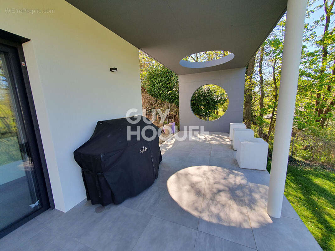 Maison à SAINT-GENIS-LAVAL