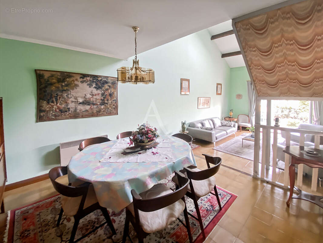 Maison à JOUY-LE-MOUTIER