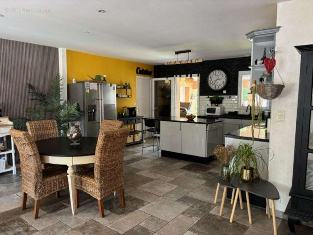 Maison à TERRASSON-LAVILLEDIEU