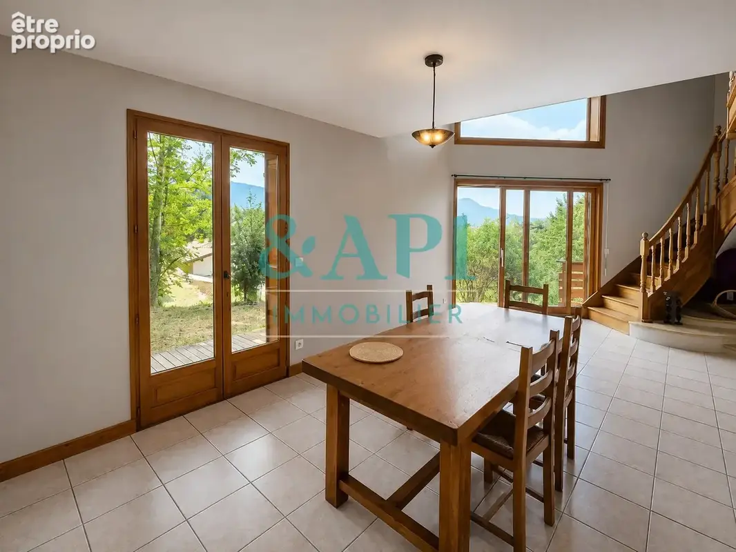 PERRIGNIER  Maison familiale avec dépendance - photo 3