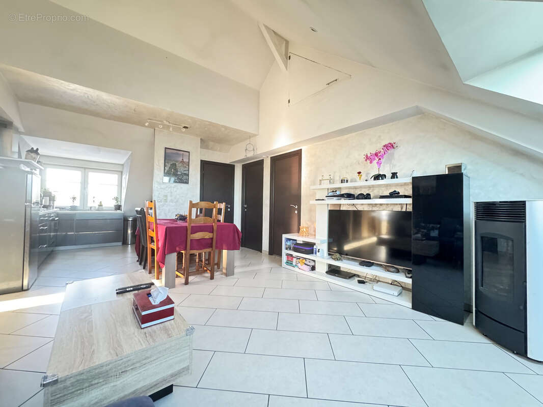 Appartement à MONTREUX-CHATEAU