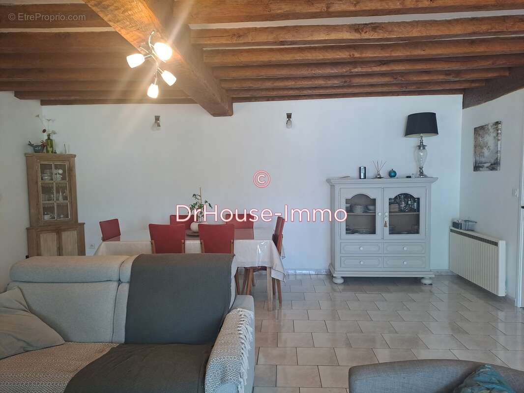 Maison à SAINT-ETIENNE-DE-CHIGNY