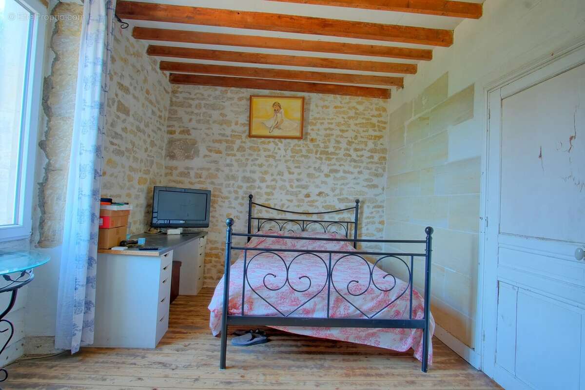 REVIERS - Maison en pierre 130m² avec 4 chambres & jardin - photo 6