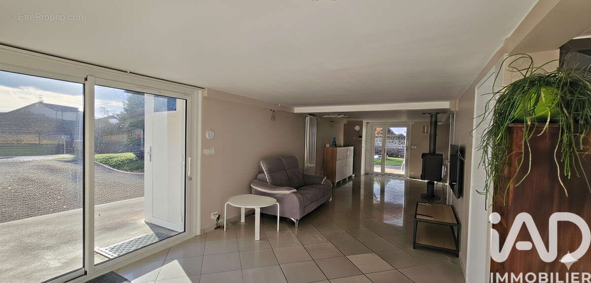 Photo 3 - Maison à SAINT-JUST-SAINT-RAMBERT