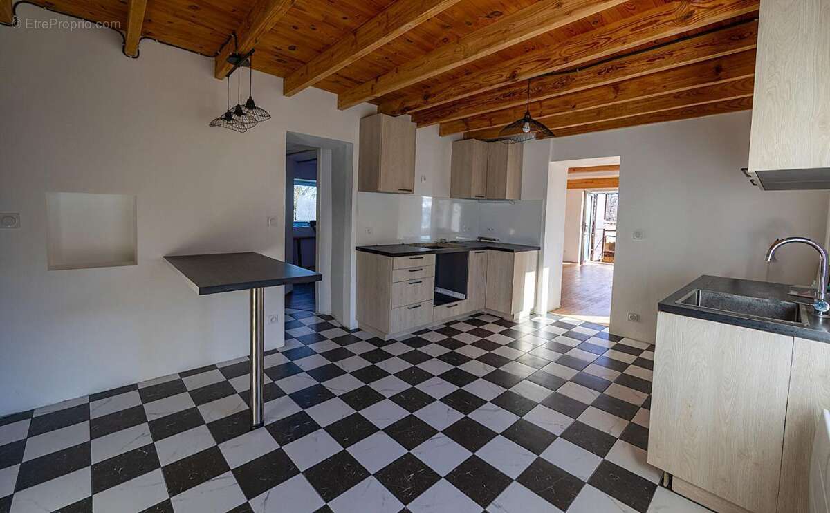 Corps de ferme sur 990 m² de terrain - photo 11