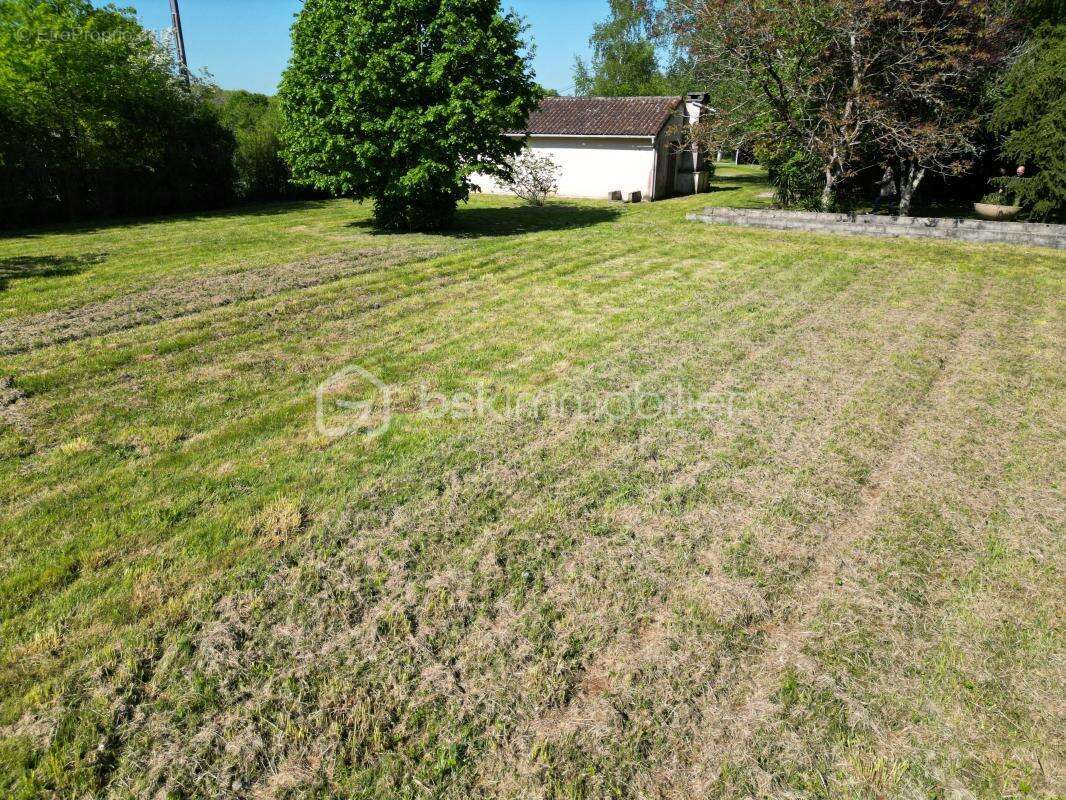 Terrain à SAINT-BRICE-SUR-VIENNE